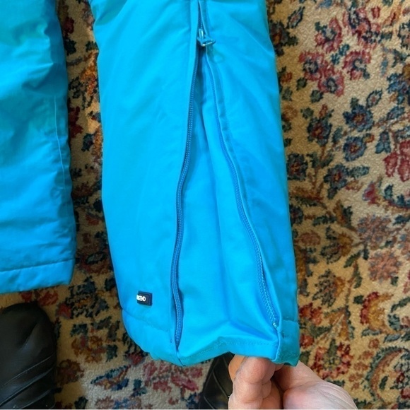 Lands End turquoise ski pants for style and warmth on the slopes. Gorgeous! - Picture 7 of 9